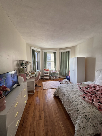 Bedroom - Furnished sublet in vibrant Fenway!