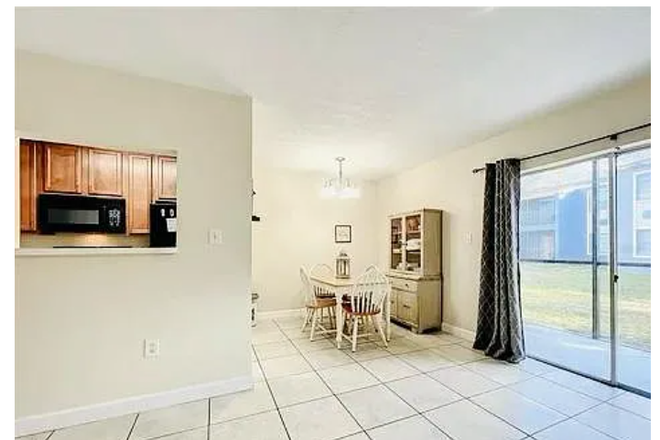 dining n living area - Windmill Point Apartments