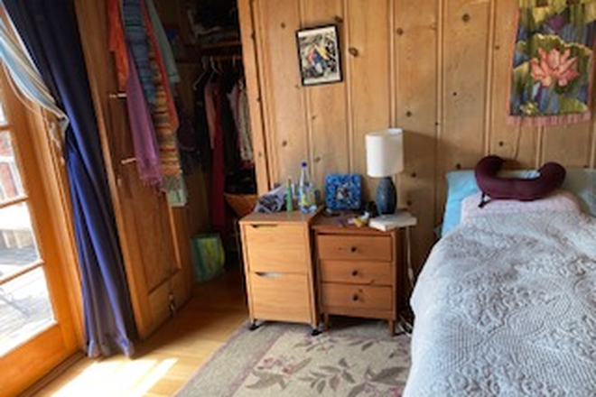 Bedroom - Room available in shared house in quiet neighborhood in Berkeley