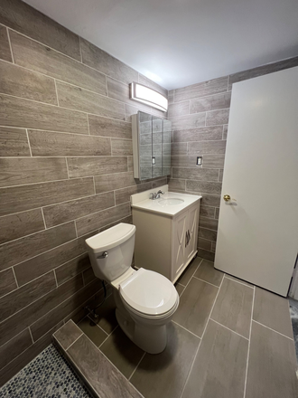 Bathroom - Renovated 3bed in Heart of Old Town Condo
