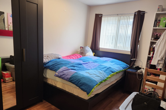 Furnished bedroom L01 - Spacious and clean bedrooms near UTSC