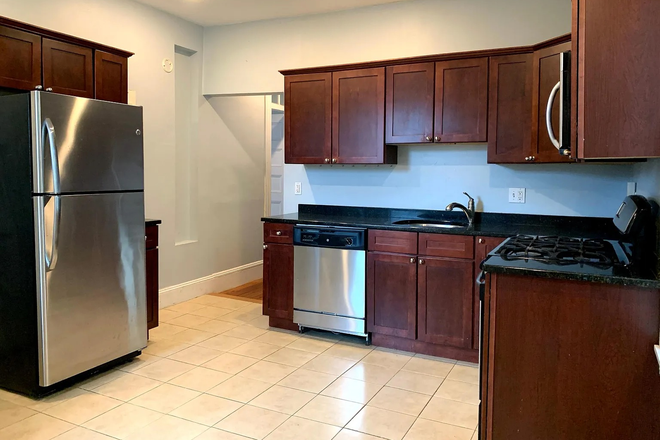 UPDATED SPACIOUS KITCHEN - UPDATED 3 BED/ 1 BATH IN MISSION HILL Rental