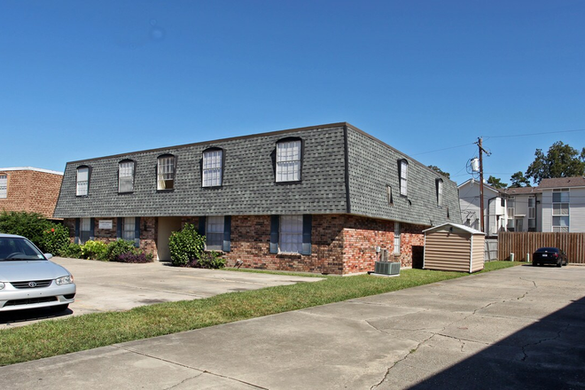 outside street view - Goodrich Apartment near campus