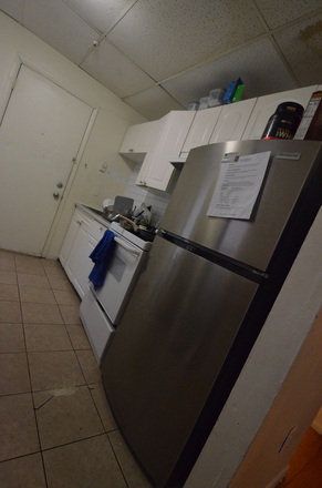 Kitchen - Beautiful, spacious 2 Bed 1 BA on Symphony Rd Avail 9/1/26 Apartments