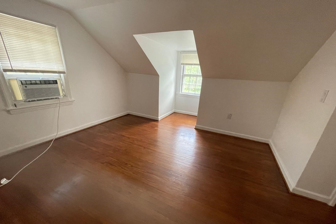 Two-room suite - Cape Cod House, walk to Metro and Campus