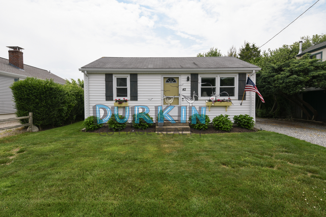 front - Updated two bedroom by Scarborough Beach and 7 miles to URI Campus House