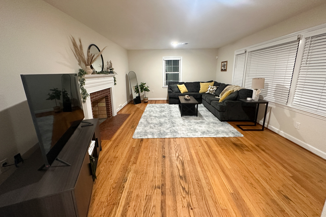 Living Area - Charlton Farms Luxury Student Housing House