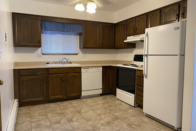 Kitchen - Apartment Very Close to Campus