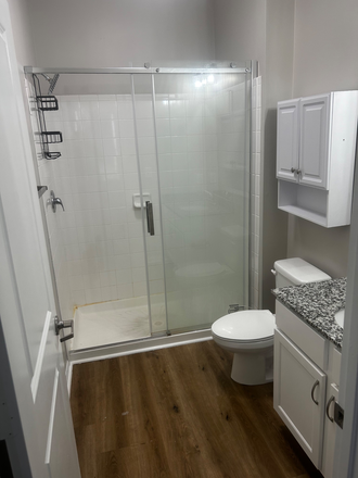 Private bathroom - Rowandale Townhome 3 bed/3bath with garage