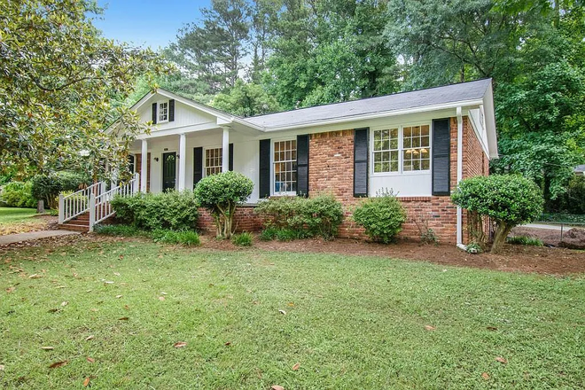 Outside - HUGE Basement Apartment - $1400/mo