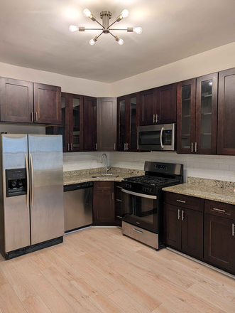 Kitchen #1 - ★★★ LOGAN SQUARE / 4 BED DUPLEX DOWN / IN-UNIT W/D / CENTRAL AC / UPDATED THROUGHOUT ★★★ Duplex