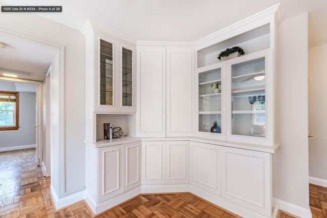 Common Room Shelves - Bedroom in prime Rosslyn location, 2 minutes from Arlington GUTS Stop Apartments
