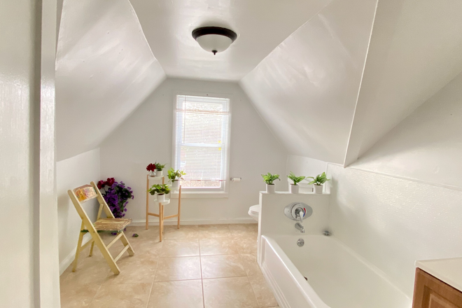 large bathroom - Fully Furnished Private Room in a 2 Bedroom Apartment