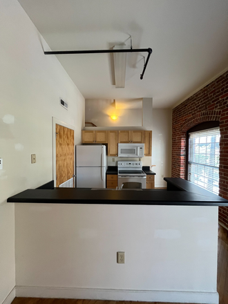 #202 - kitchen - Room to Live, Space to Grow – 1 & 3-Bedrooms Available! Apartments