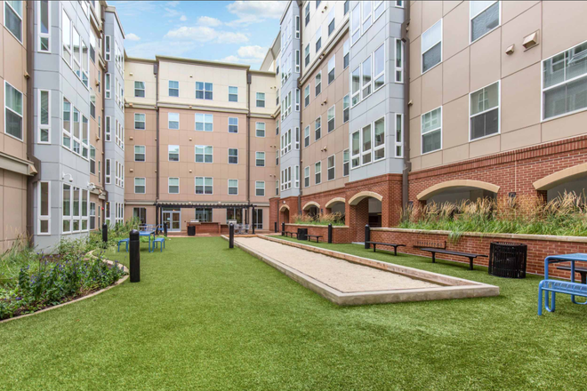 Outdoor Courtyard - Landmark Apartments