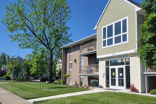 Live Across from Miami's Campus! - Campus Courts  1 & 2 Bedroom Units Apartments