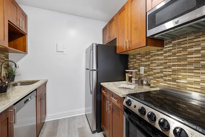 Kitchen (Different unit's) - Midtown apartment a stop away from campus