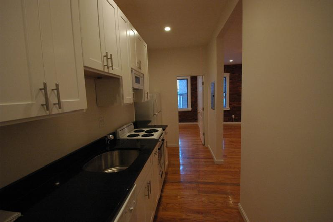58 - Massive 4 bedroom 2 Bathroom apartment minutes From Campus !