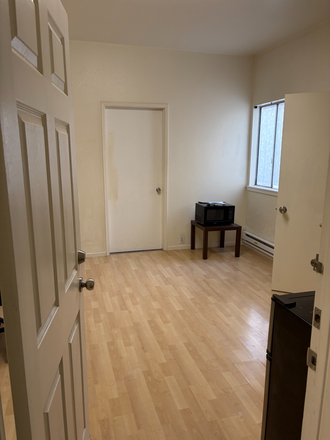 Apartment Door Entrance - Studio at Downtown Berkeley/Restaurants/Supermarkets/ near UC Berkeley