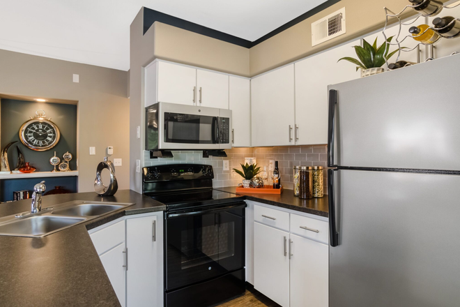 Kitchen - Bell Flatirons Apartment Complex, 15 minutes from campus