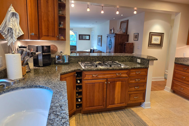 Fully-equipped Gourmet Kitchen - Primary Master BR w/ Private Bath Avail 8/1/26 - Steps from BC Law & BC Shuttle -Flex Lease House