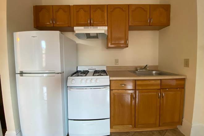 . - Sunny 1Bed on Marlborough Street, landlord paying broker fee =)