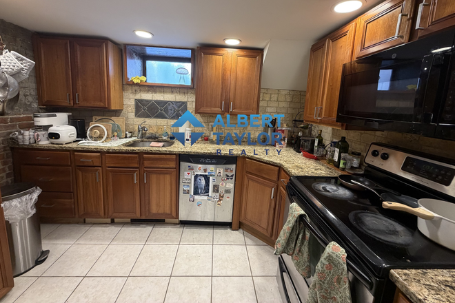 Kitchen - Large 3-floor HOUSE with Roof Deck!! Must See!!