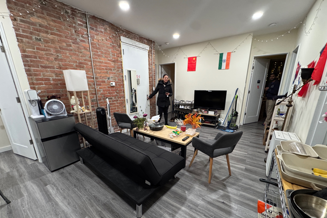 . - Amazing 5 Bed 2 BA on Cortes St- Avail 9/1 Apartments