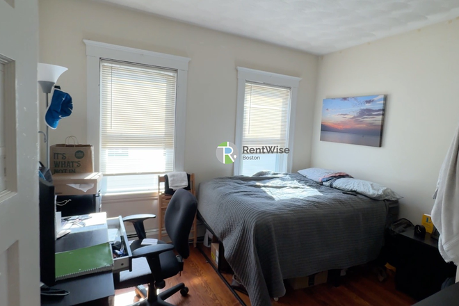 1 - Spacious 3 Bed Apartment – Flexible Move-In + No Fee + Free Laundry