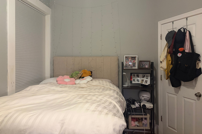 Bedroom - GIRLS PREFERRED 4 Bed 1 Bath Apt for Summer 1 - Fenway Area
