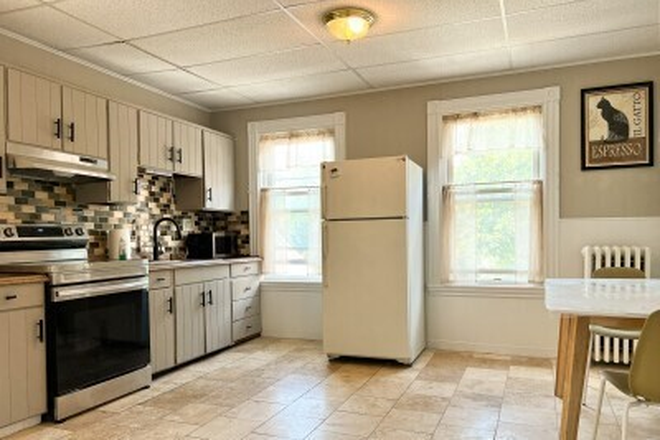 LIVING - 2 BED AVAIL 9/1/25! Apartments