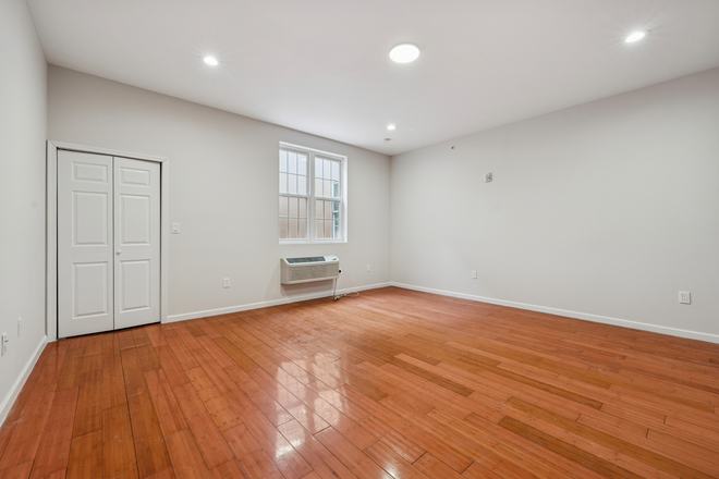 Living Space - 1204 Chestnut Apartments