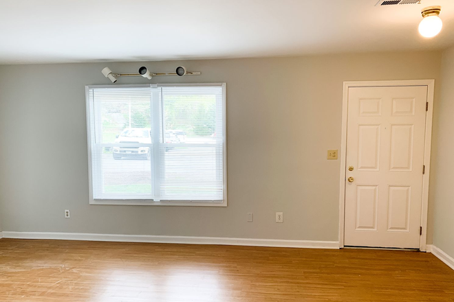 Photo - 4 Bedroom 2.5 Bath Townhouse