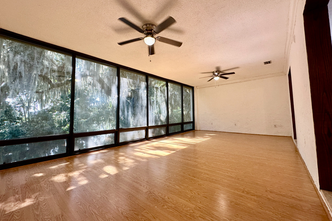Sun Room - Condo overlooking Bivens Lake, with pool, new washer/dryer in unit, & new stainless steel fridge