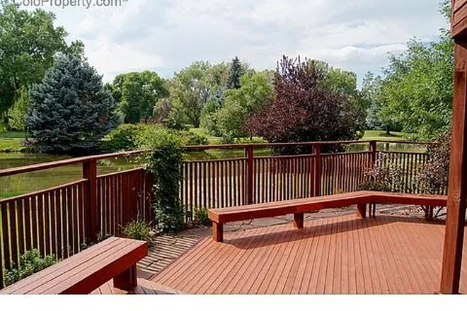 2 - AVAILABLE NOW!: 875 Meadow Glen Dr House