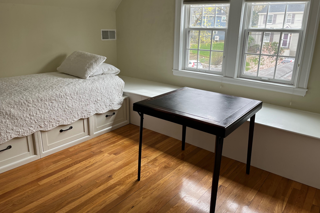 Bedroom - Beautiful room in house close to campus