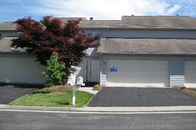  - 2 Bedroom 2.5 Bath Townhouse with 2 Car Garage