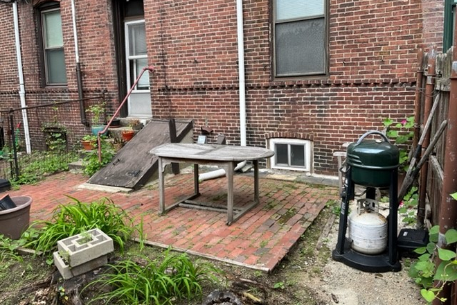 yard - NO fee !Fantastic location! renovated 2 level , 2bathrooms, laundry Apartments