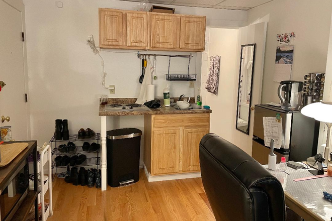 STUDIO - NO BROKER FEE - UNFURNISHED BACK BAY STUDIO AT 405 BEACON STREET AVAILABLE 9/1/2026 Apartments