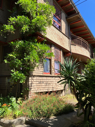 Exterior of House - Quick Walk to UC Berkeley