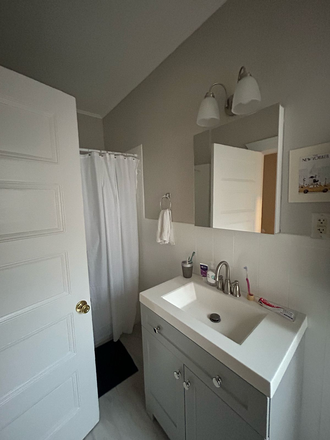 bathroom - 9 Upland Rd Apartments