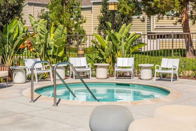 pool - Windwood Glen Apartments
