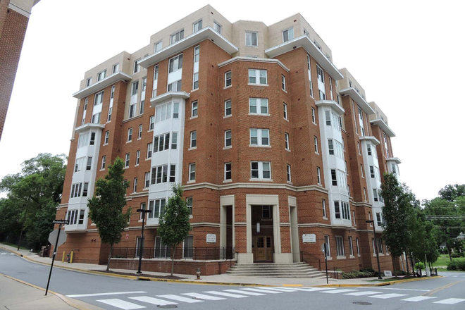 Building - South Campus Commons Apartments