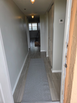 ENTRY - ROLLING HILLS CONDO close to campus