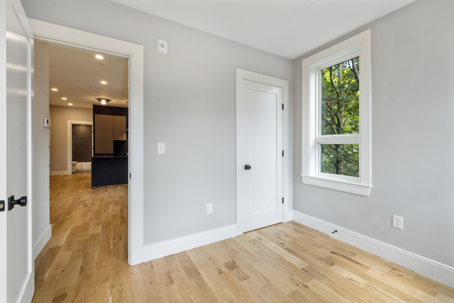 Call NOW for showings! 617-236-8550 - LUBEC ST - CHIC MODERN LUXURY 3BR IN JEFFRIES POINT AVAIL *9/1/2026* W/ 2 BATH, IN UNIT W/D, DECK! Apartments