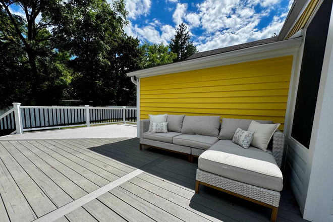 Large Deck - Lovely Farmhouse Fully Furnished 3bed/2bath