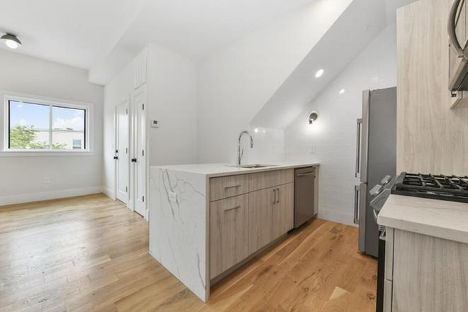 Kitchen - 3 Bed 2 Bath Modern Apartment