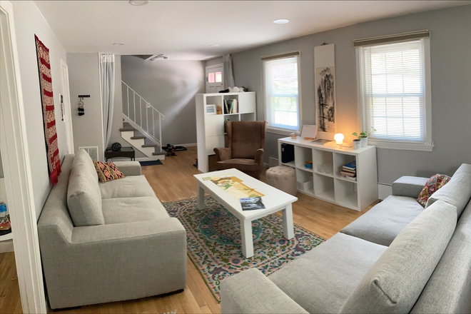 Living - Rent/Housesit Townhouse in Framingham at room rate - for BU affiliates (Spring-Summer 2025)