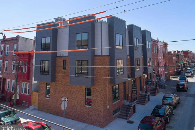 VIEW FROM INTERSECTION - IDEAL FOR MEDICAL/PHYSICIAN ASSISTANT/PHARM/GRAD STUDENTS/RESIDENTS 3BR-3BA TOWNHOUSE MAY 1'25 6T