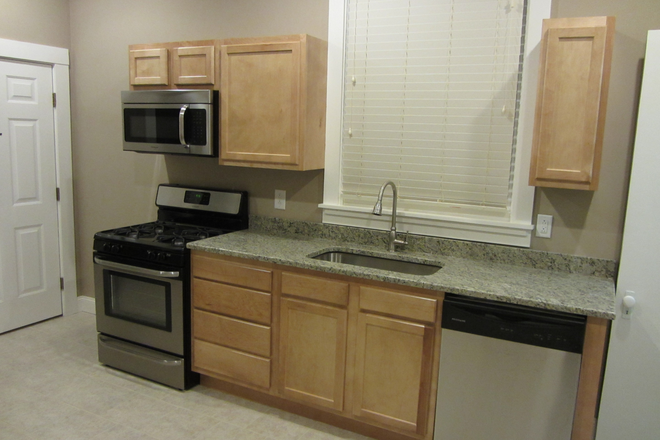 Kitchen - 5 Bedroom | Short Walk To Campus | Available Immediately! House